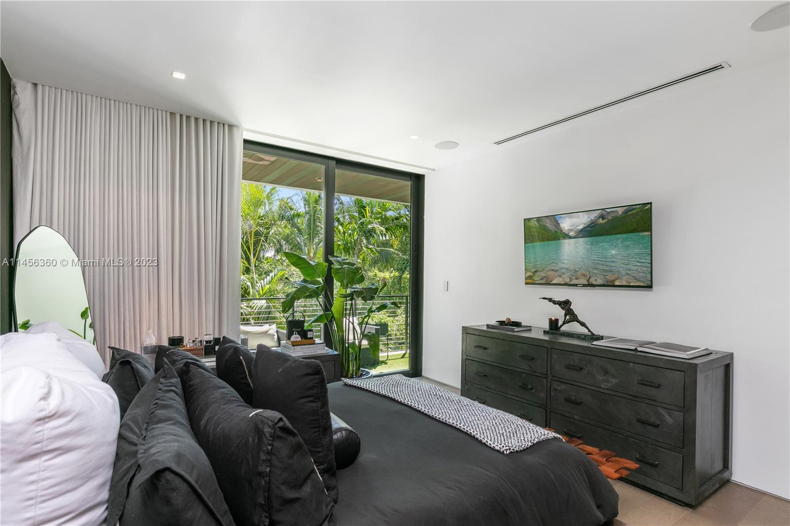 SUNSET ISLANDS-ISLAND NO 1 - Residential