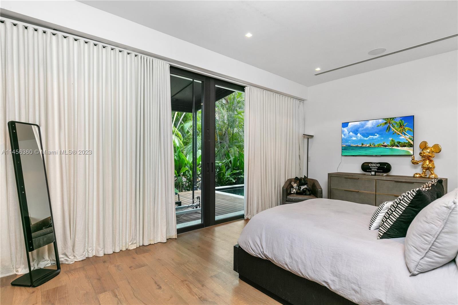 SUNSET ISLANDS-ISLAND NO 1 - Residential