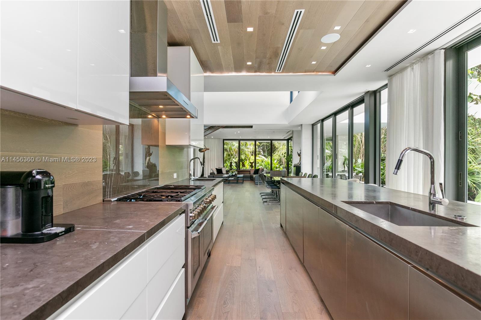 SUNSET ISLANDS-ISLAND NO 1 - Residential