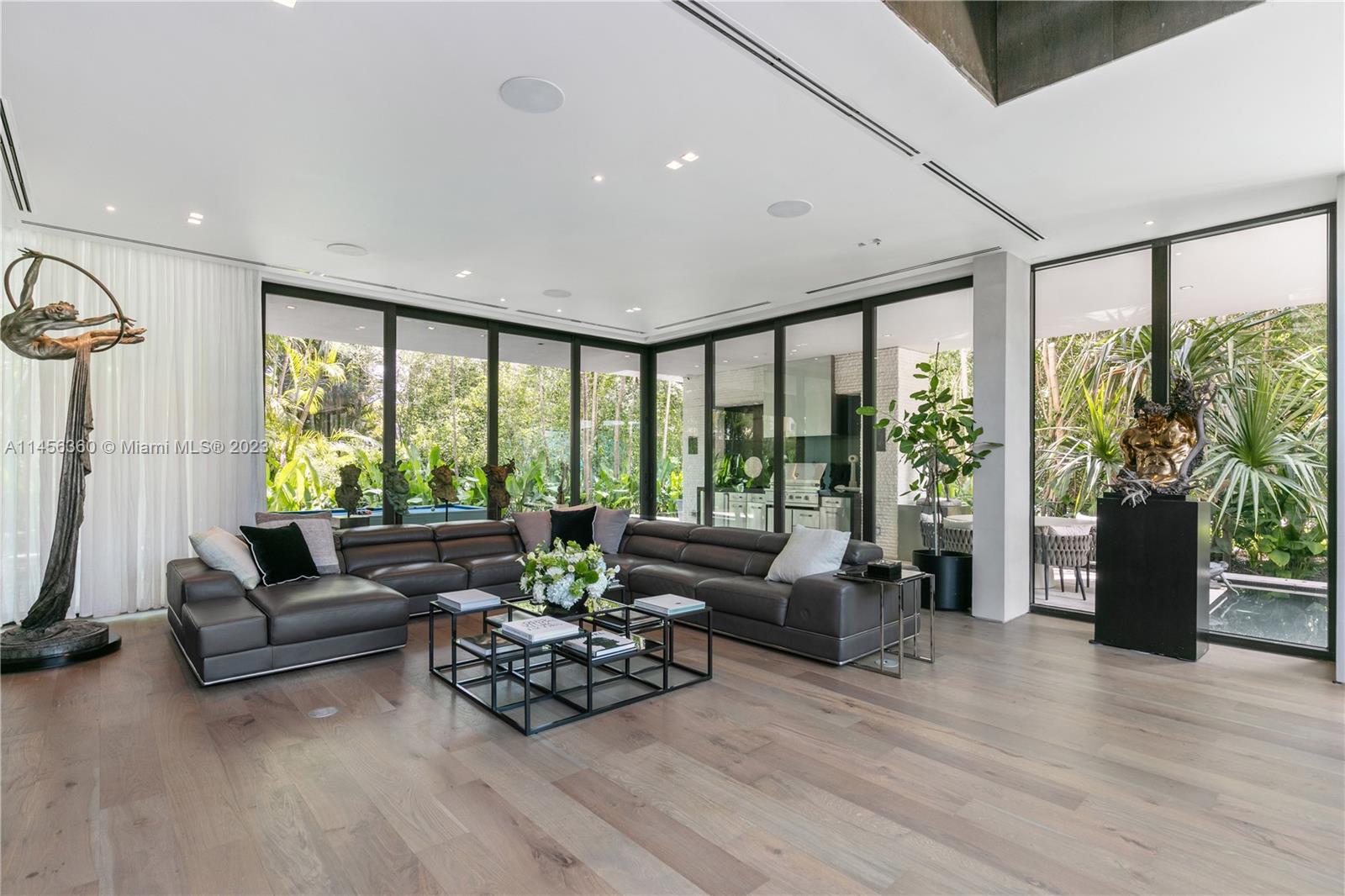 SUNSET ISLANDS-ISLAND NO 1 - Residential