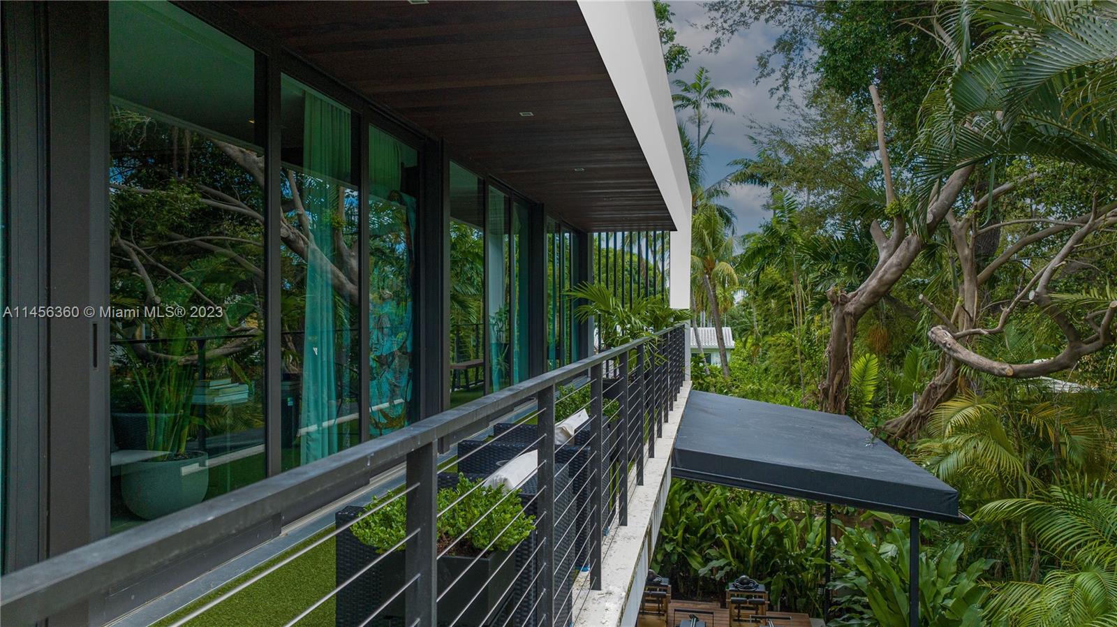 SUNSET ISLANDS-ISLAND NO 1 - Residential