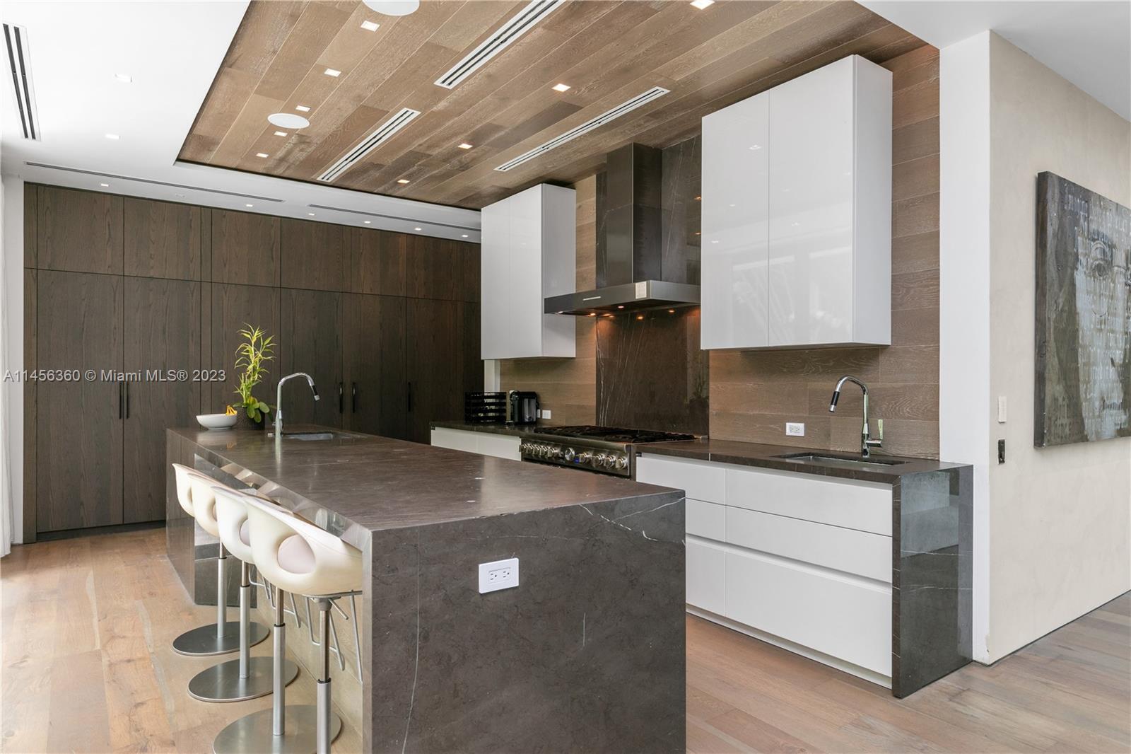 SUNSET ISLANDS-ISLAND NO 1 - Residential