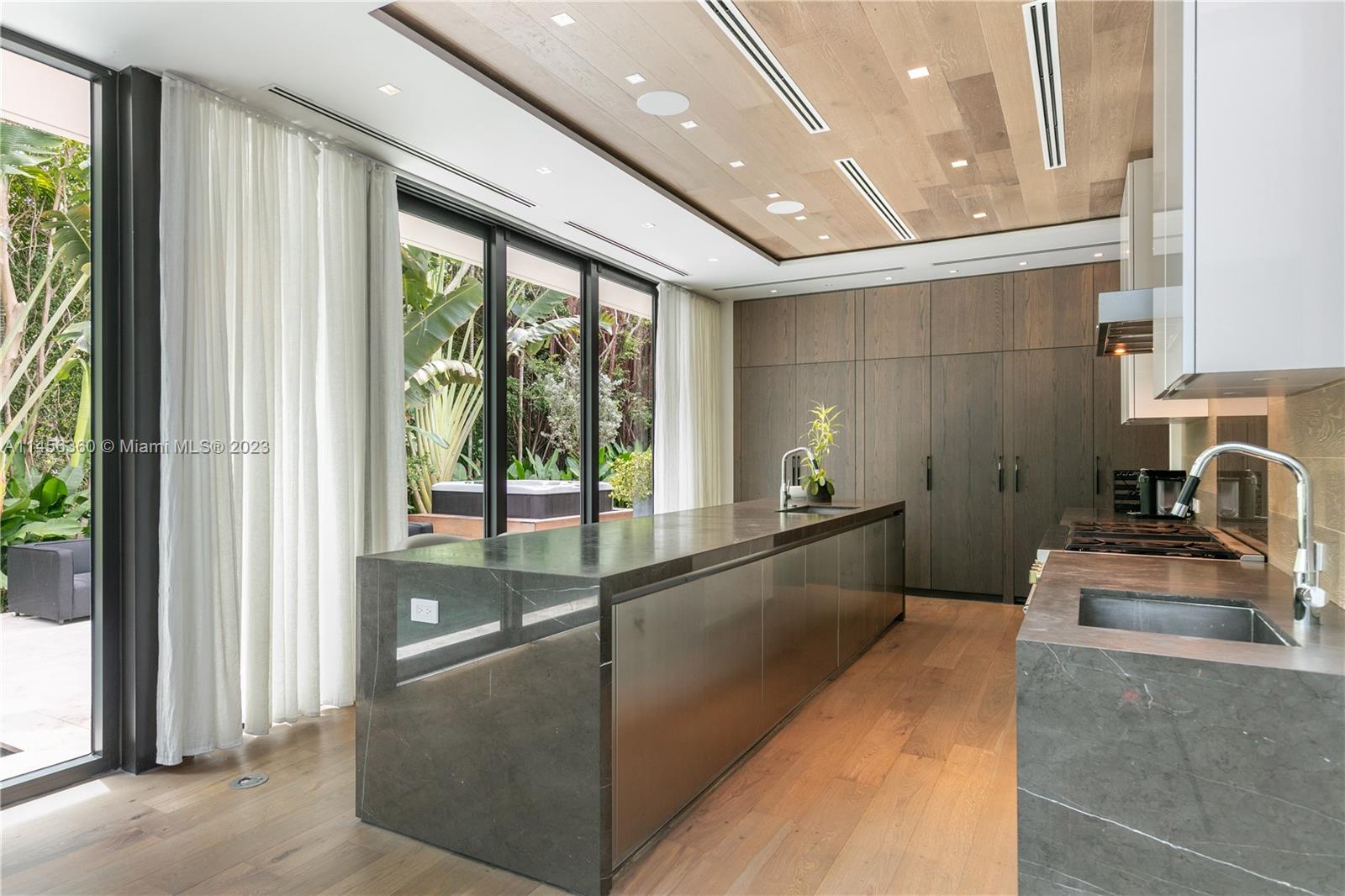 SUNSET ISLANDS-ISLAND NO 1 - Residential