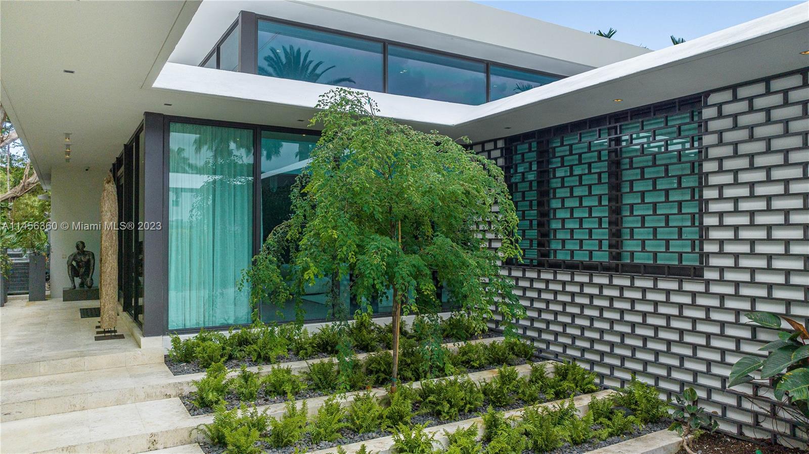 SUNSET ISLANDS-ISLAND NO 1 - Residential