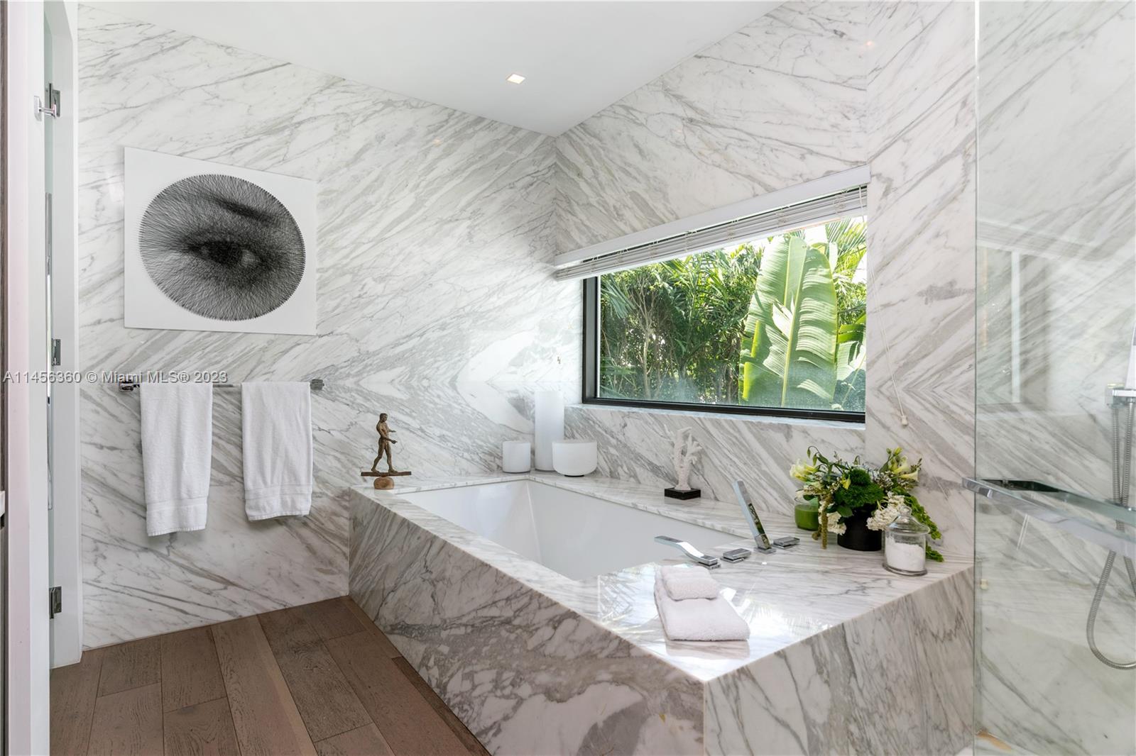 SUNSET ISLANDS-ISLAND NO 1 - Residential