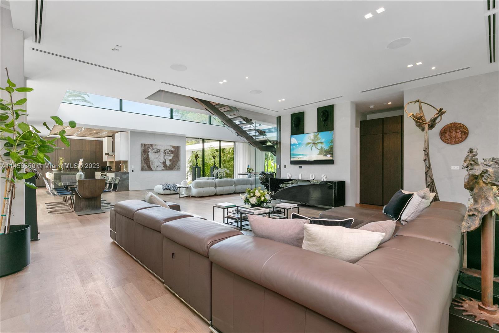 SUNSET ISLANDS-ISLAND NO 1 - Residential