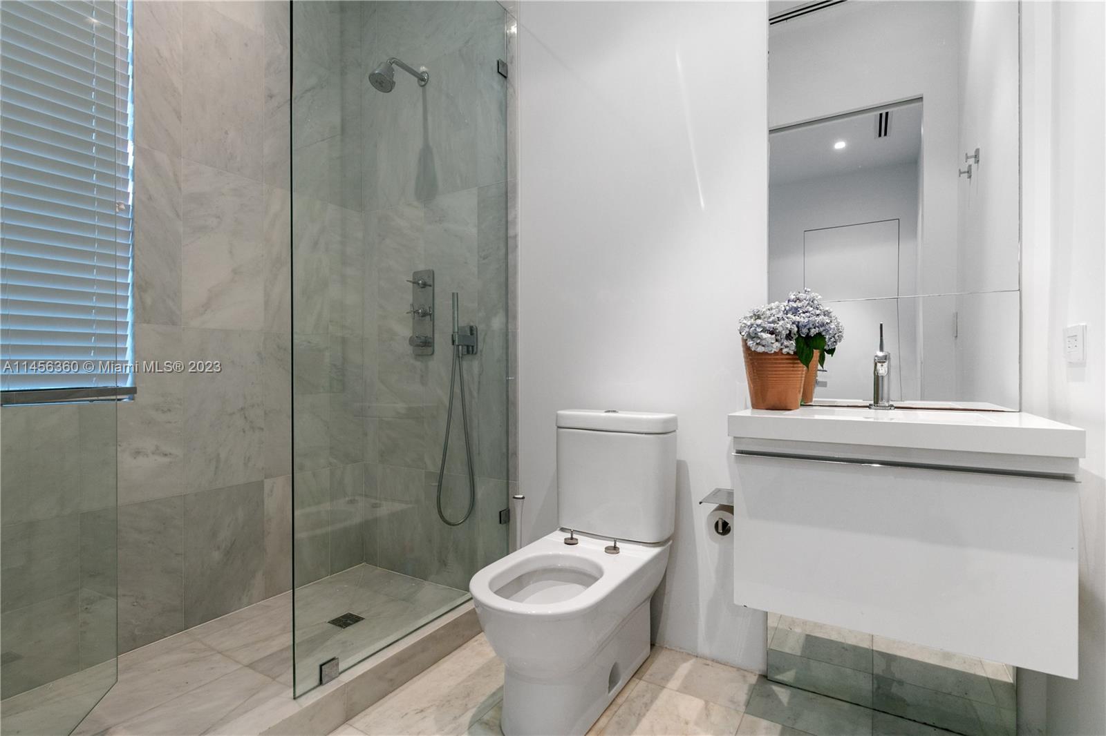 SUNSET ISLANDS-ISLAND NO 1 - Residential