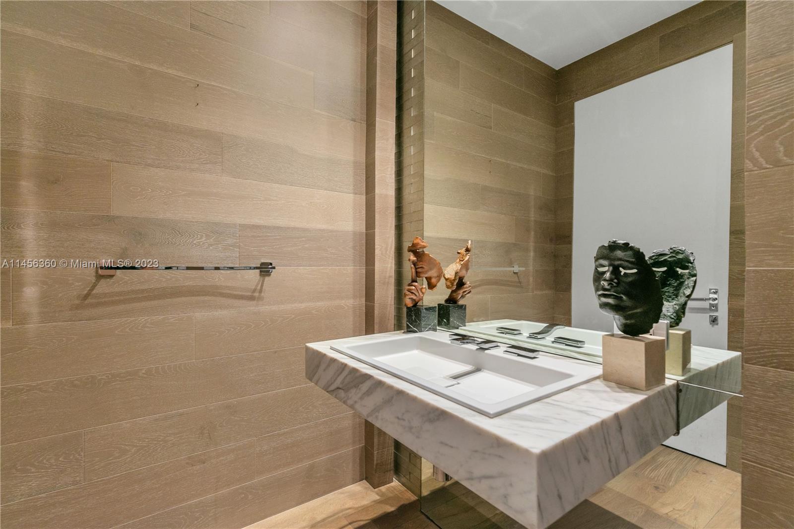 SUNSET ISLANDS-ISLAND NO 1 - Residential