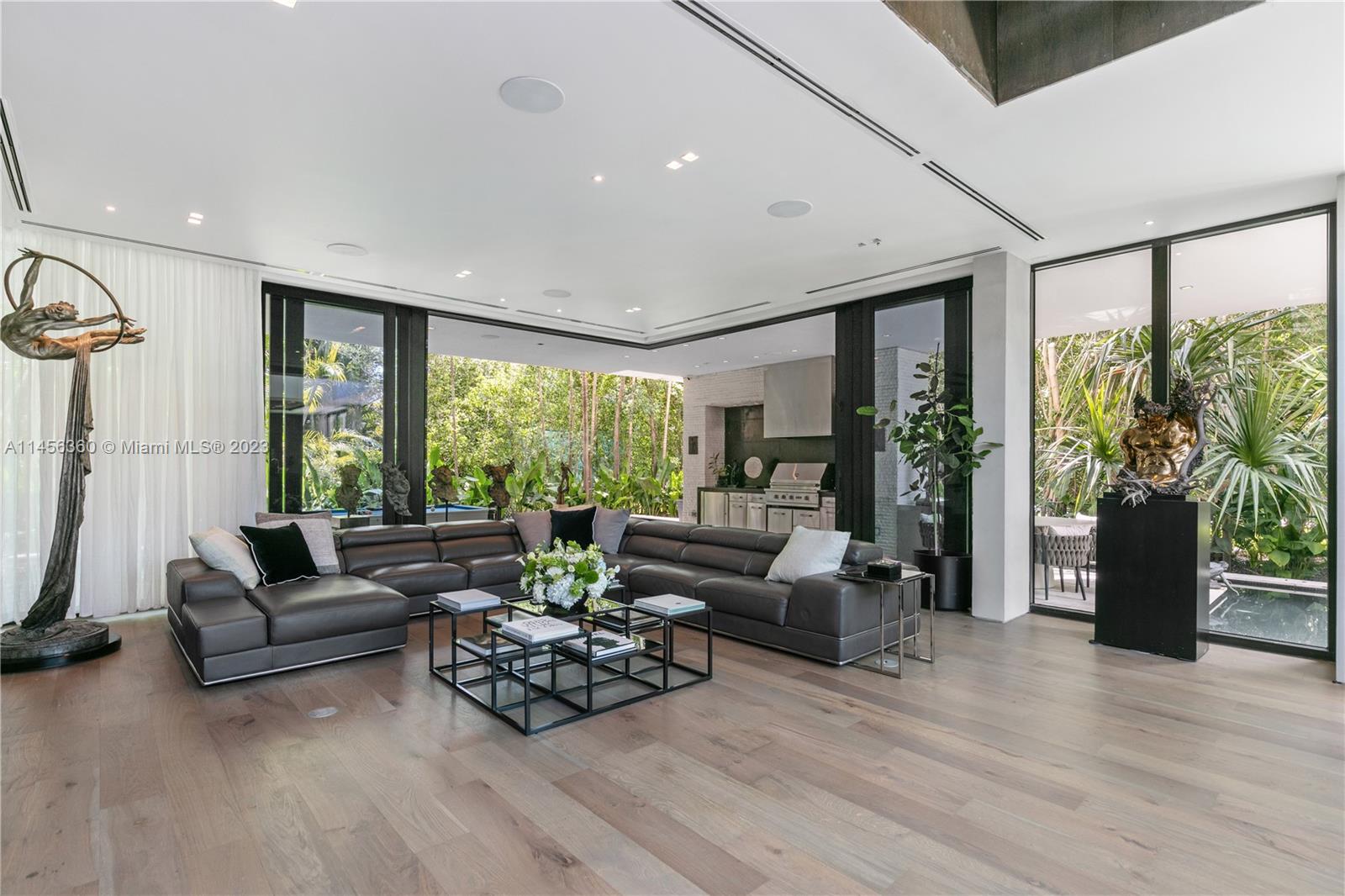 SUNSET ISLANDS-ISLAND NO 1 - Residential