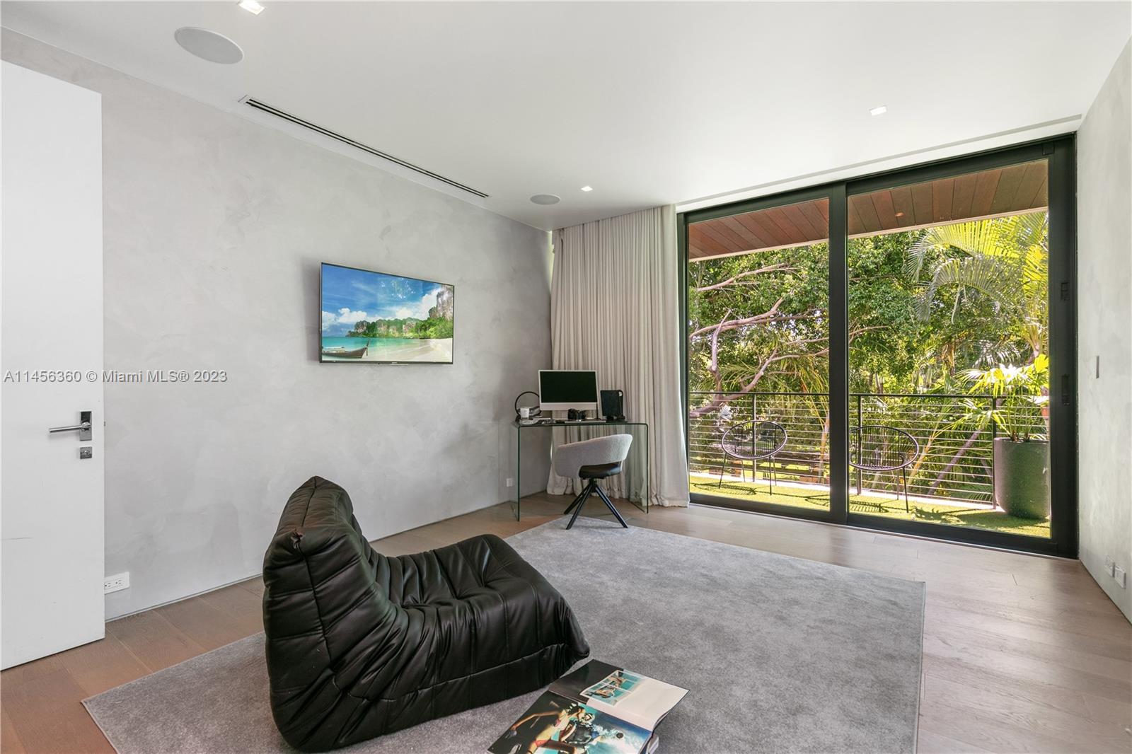 SUNSET ISLANDS-ISLAND NO 1 - Residential