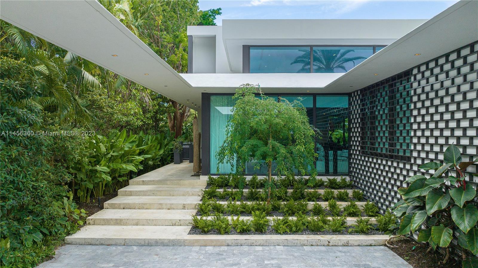 SUNSET ISLANDS-ISLAND NO 1 - Residential