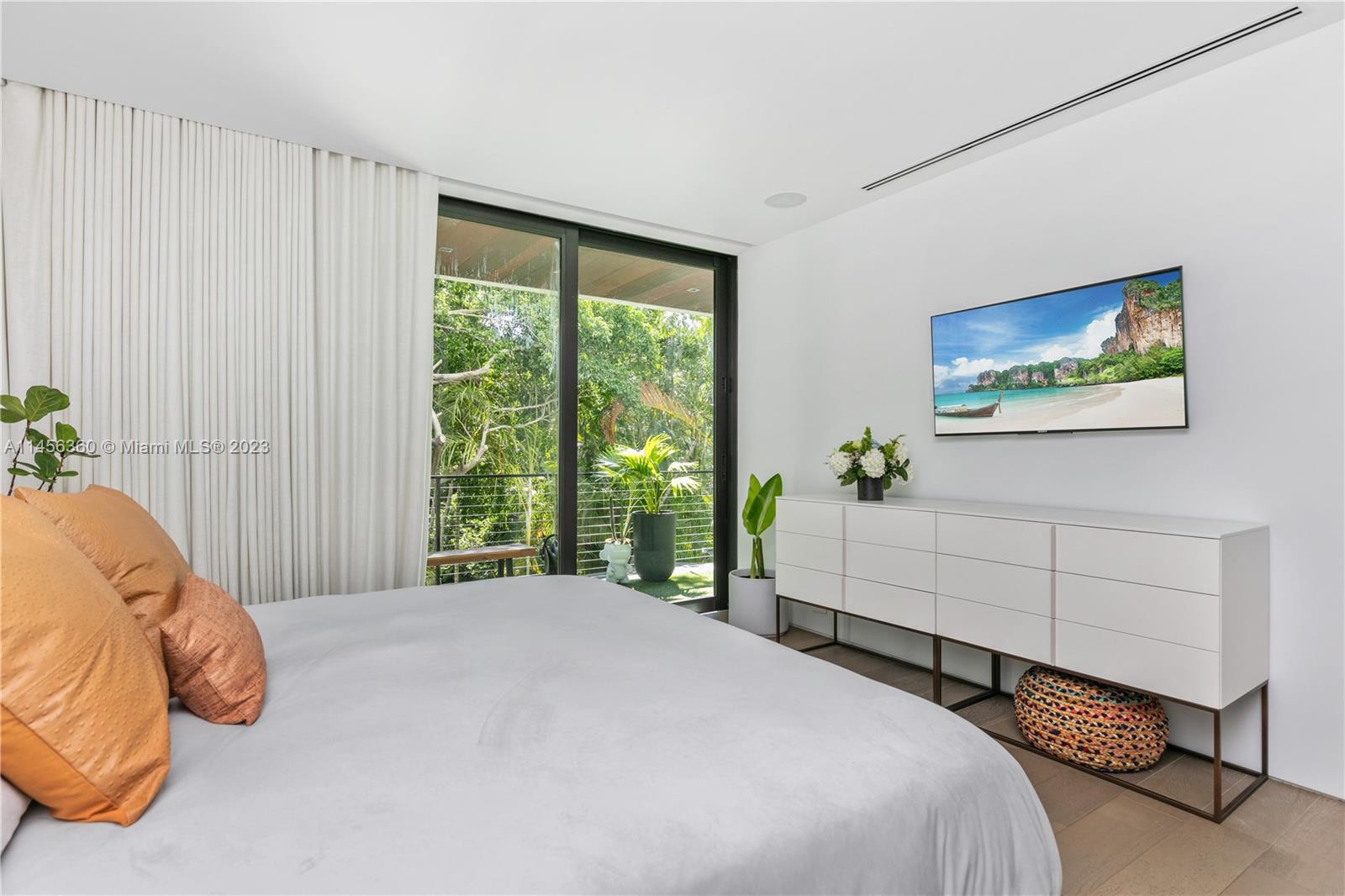 SUNSET ISLANDS-ISLAND NO 1 - Residential