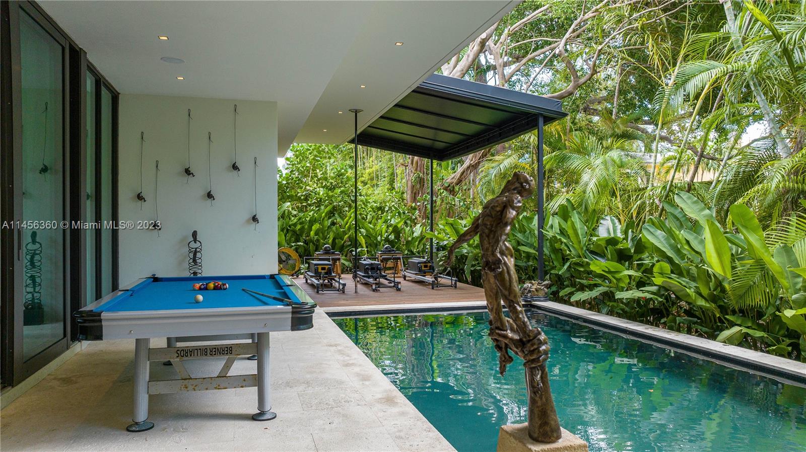 SUNSET ISLANDS-ISLAND NO 1 - Residential