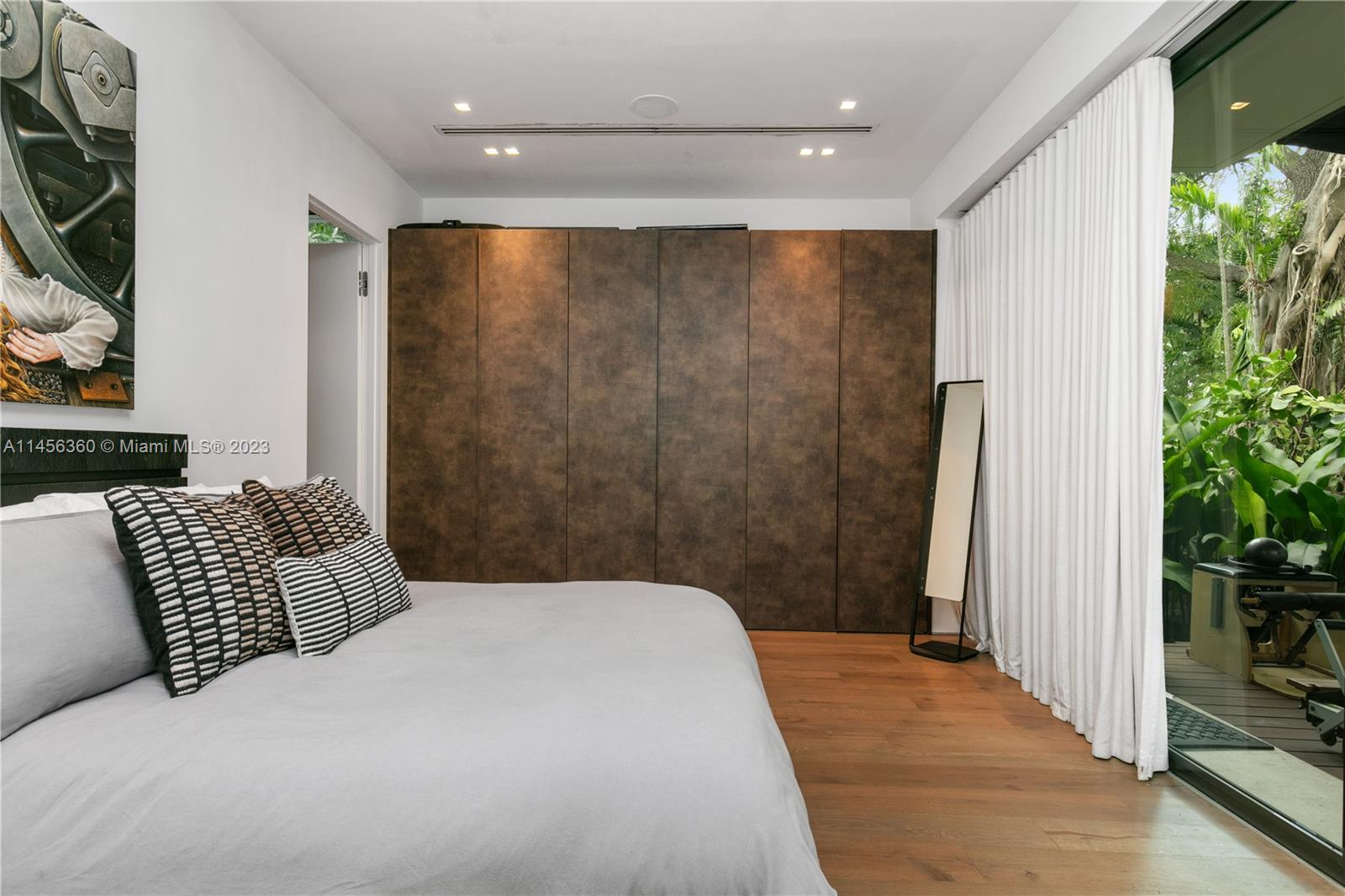 SUNSET ISLANDS-ISLAND NO 1 - Residential