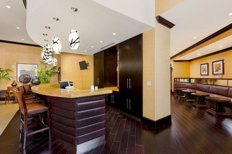 VERANDA CONDO - Residential