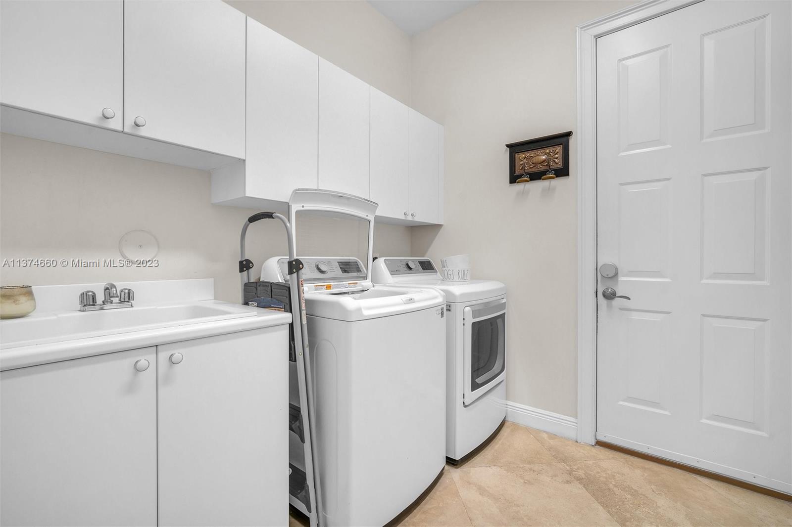 THREE ISLANDS 3RD SECTION - Residential