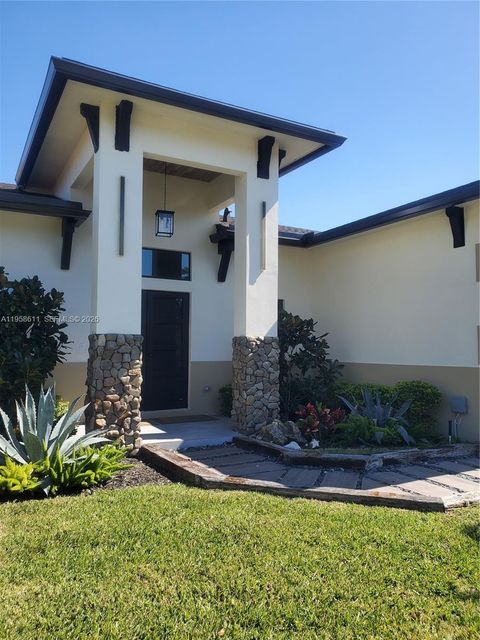 Photo of 960 Rutherford Ln, Haverhill, FL 33415 (MLS # A11958611)