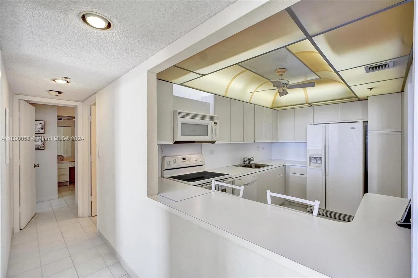 Aventura, Florida 33180, United States, 3 Bedrooms Bedrooms, ,3 BathroomsBathrooms,Residential,Active,33623