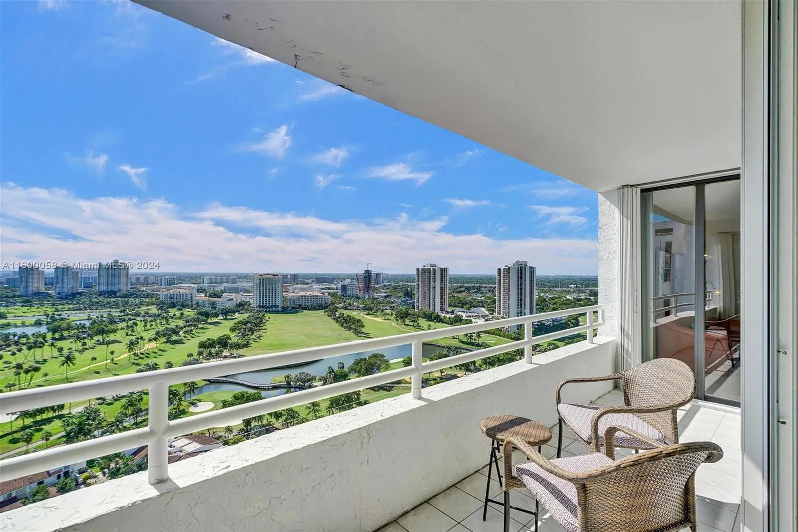 Aventura, Florida 33180, United States, 3 Bedrooms Bedrooms, ,3 BathroomsBathrooms,Residential,Active,33623