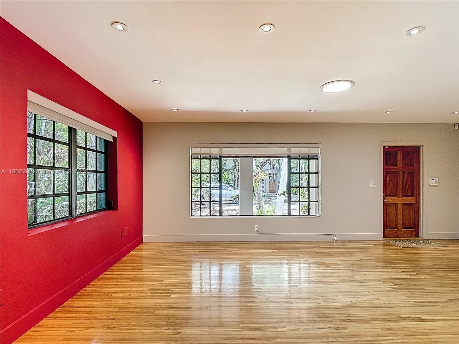 2810 Crystal Ct
