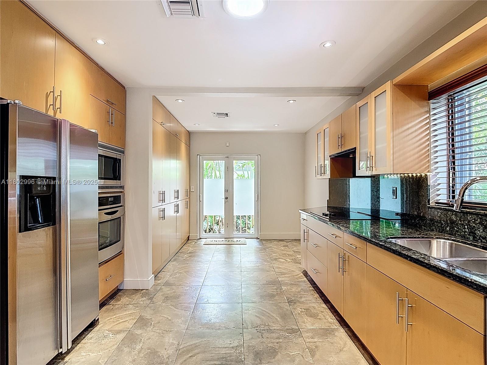 2810 Crystal Ct