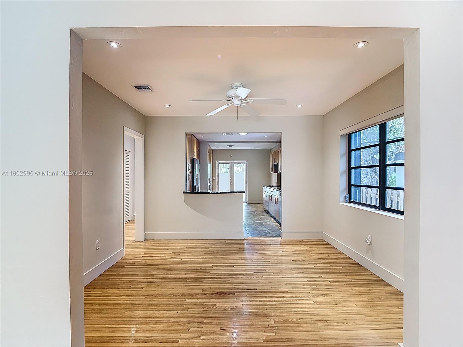 2810 Crystal Ct