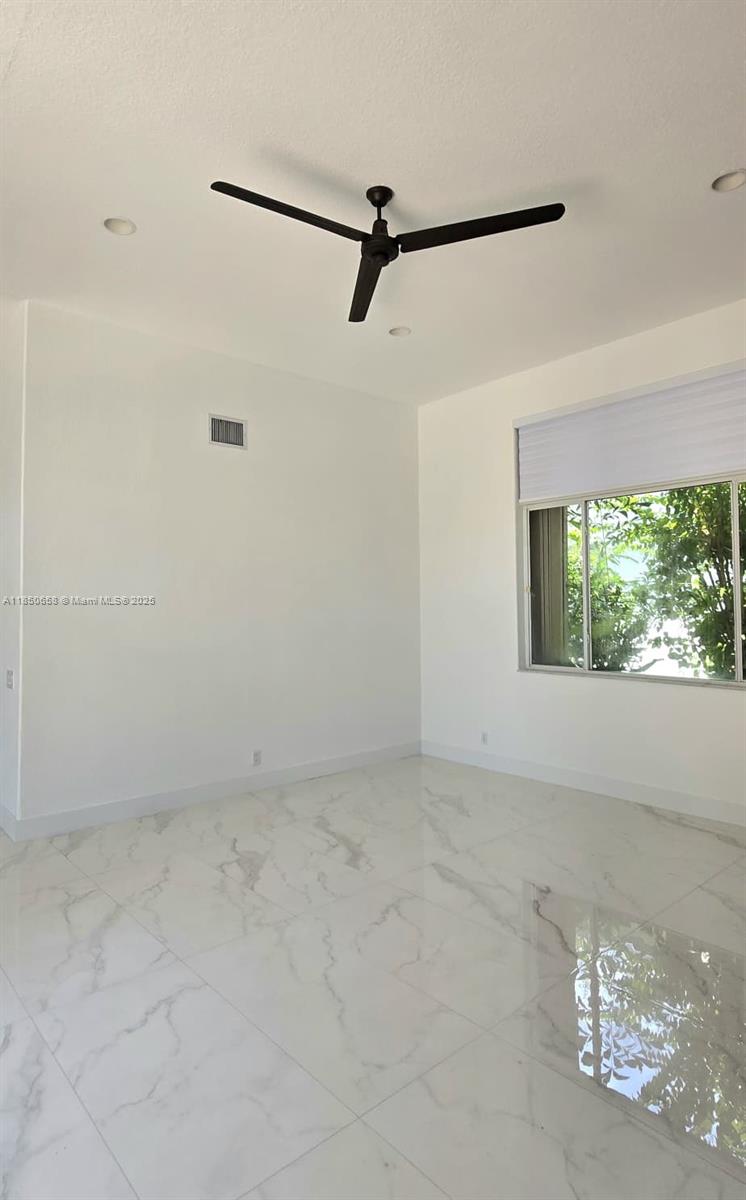 THE ISLANDS - Residential Lease