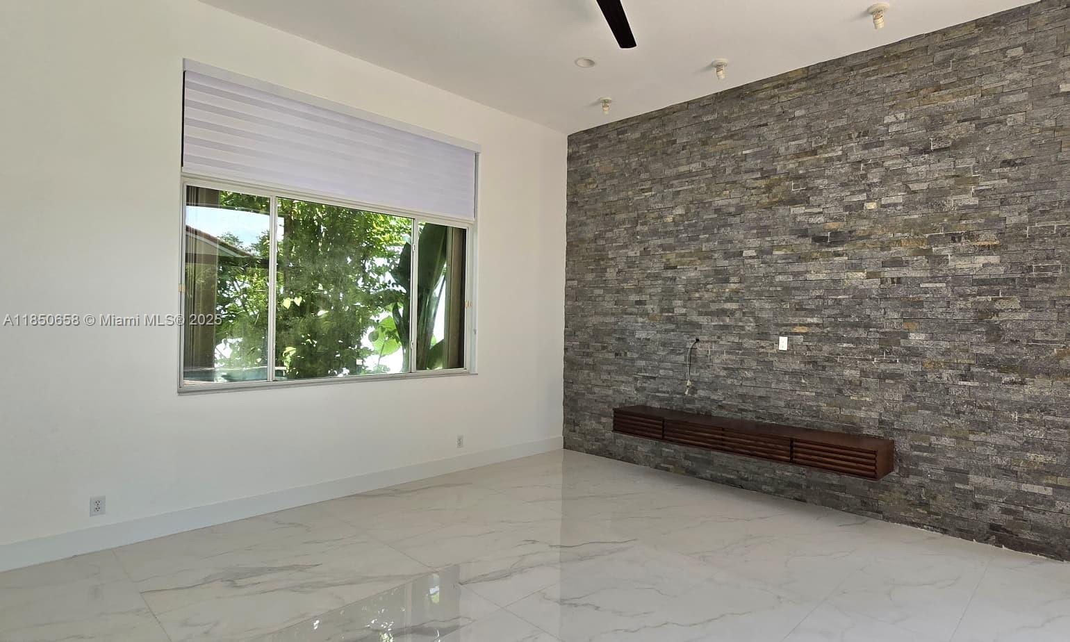 THE ISLANDS - Residential Lease