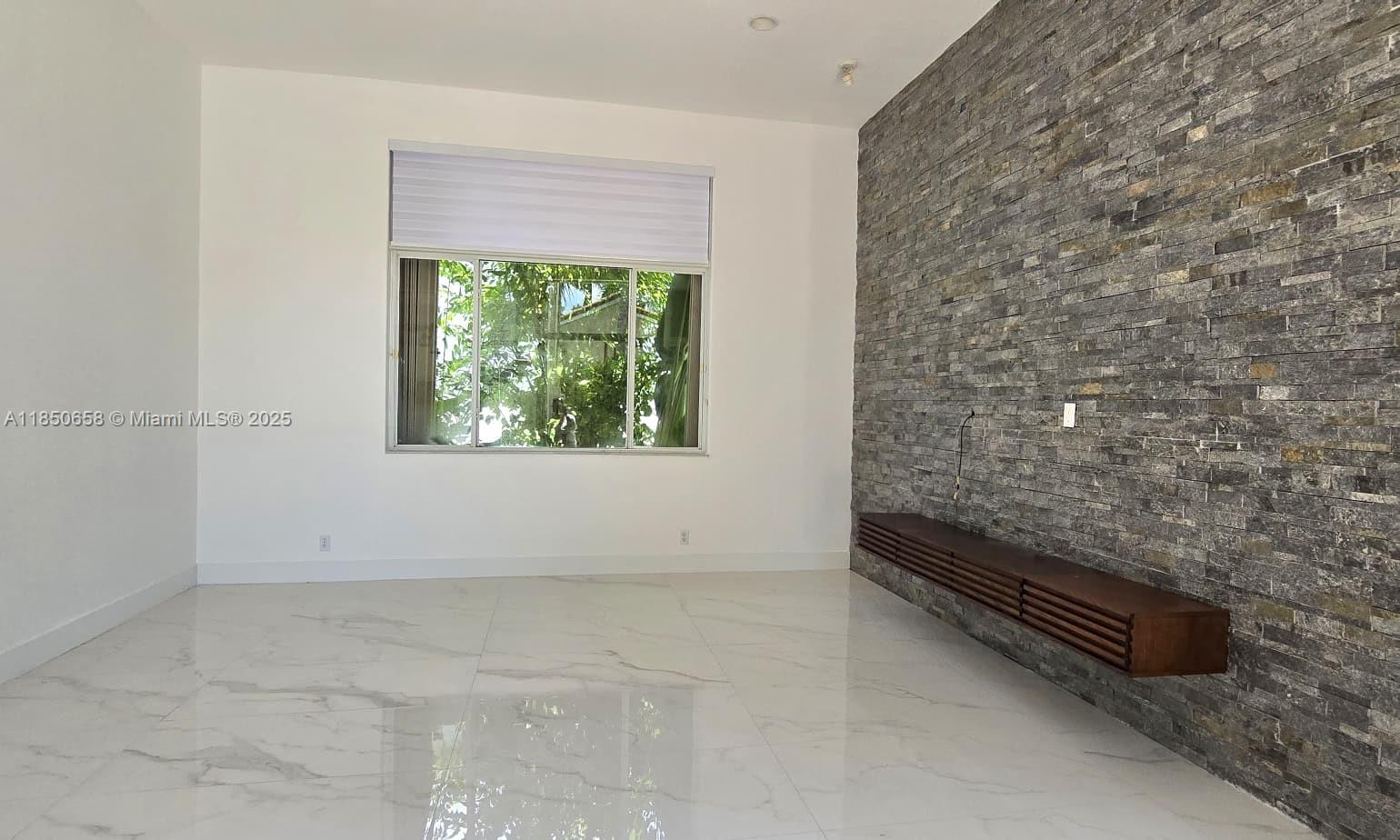 THE ISLANDS - Residential Lease