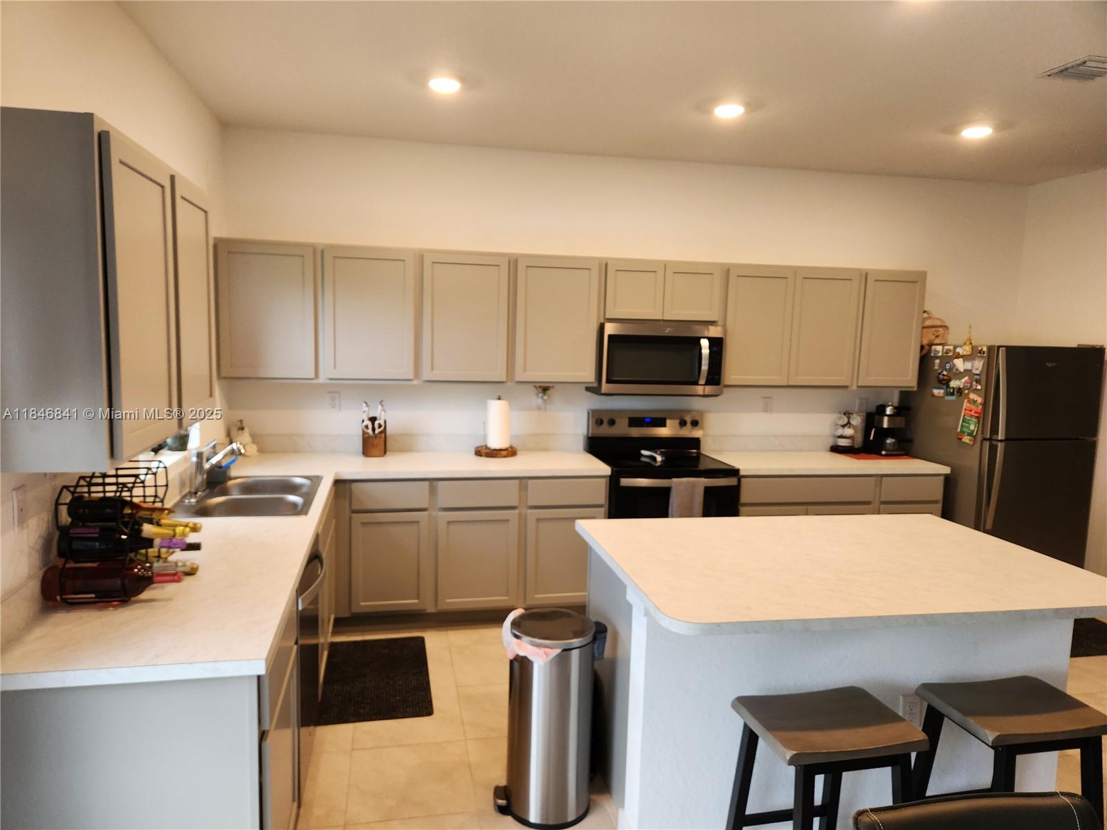 HIGHLAND OAKS - Residential Lease