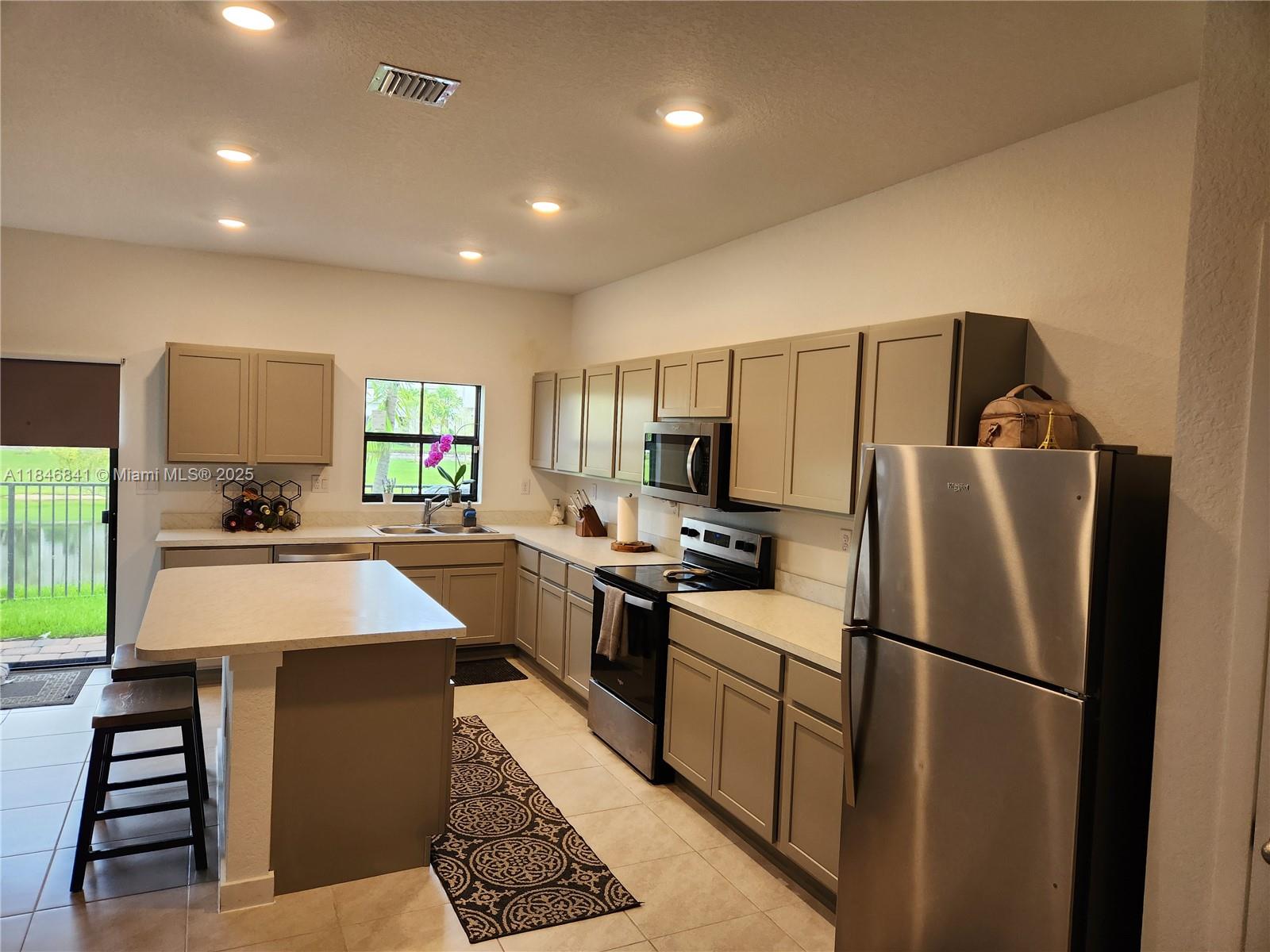 HIGHLAND OAKS - Residential Lease