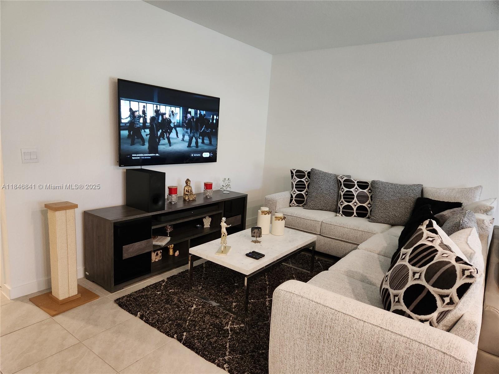 HIGHLAND OAKS - Residential Lease