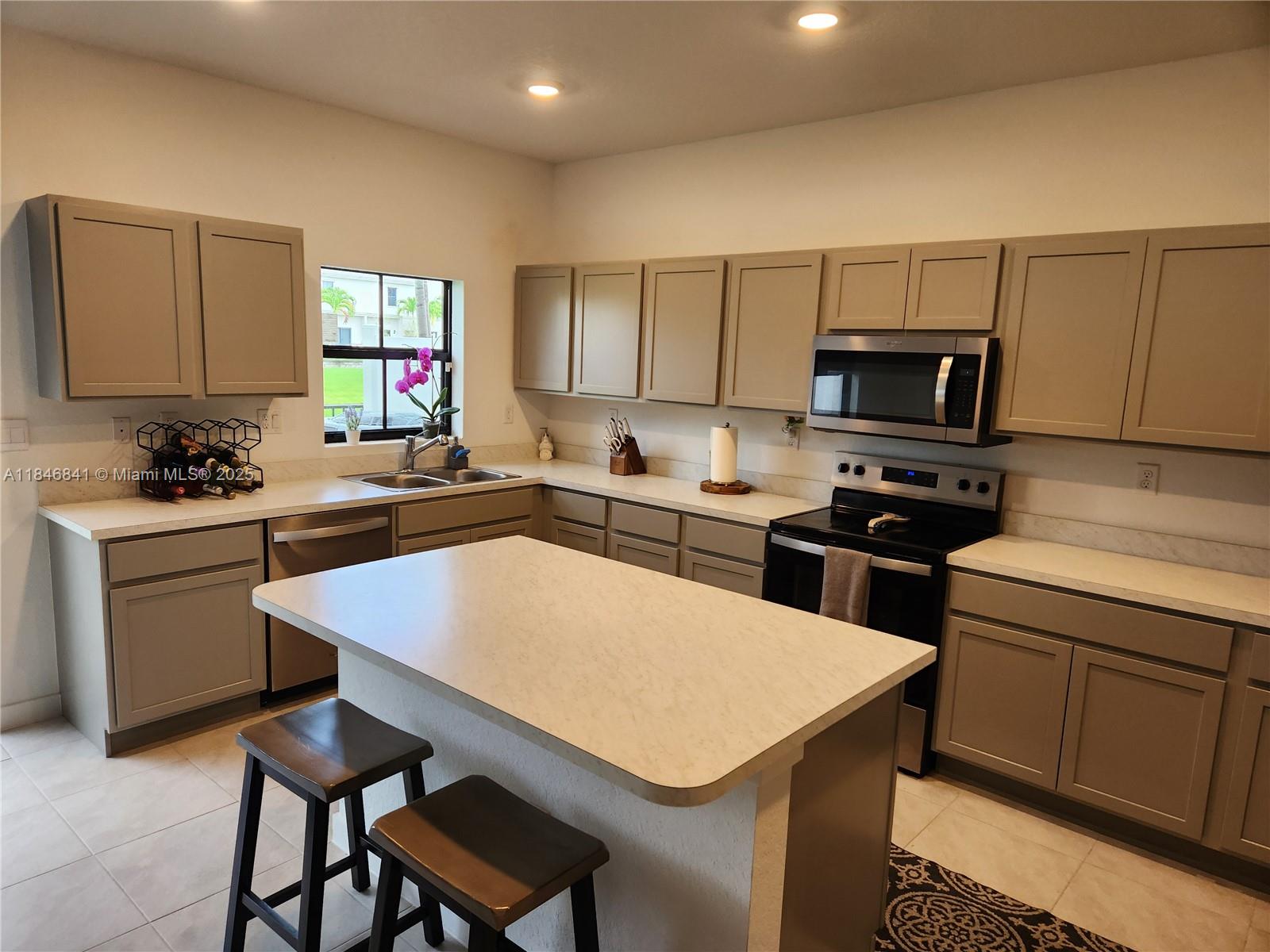 HIGHLAND OAKS - Residential Lease