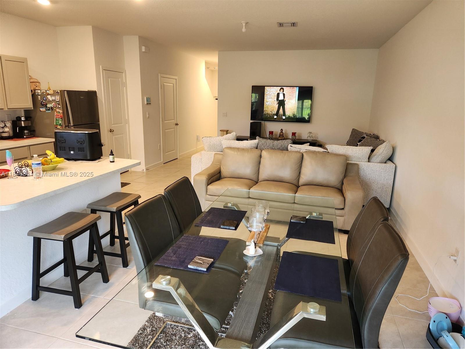 HIGHLAND OAKS - Residential Lease