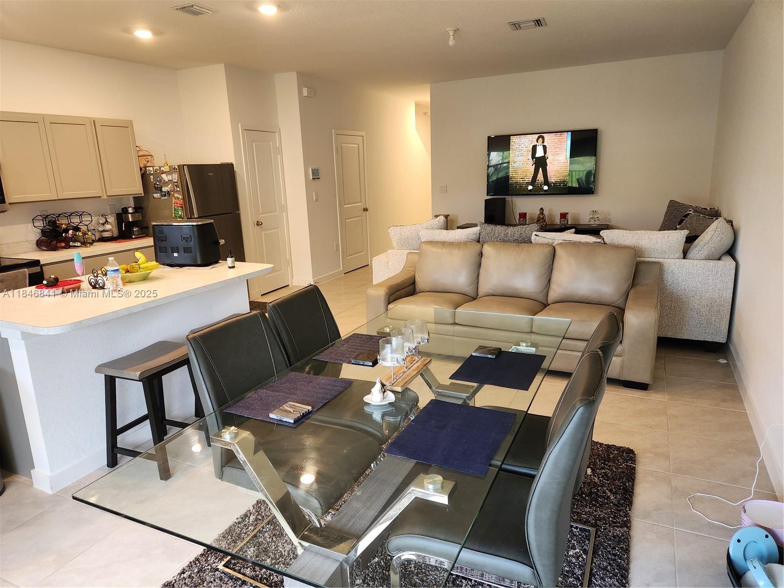 HIGHLAND OAKS - Residential Lease