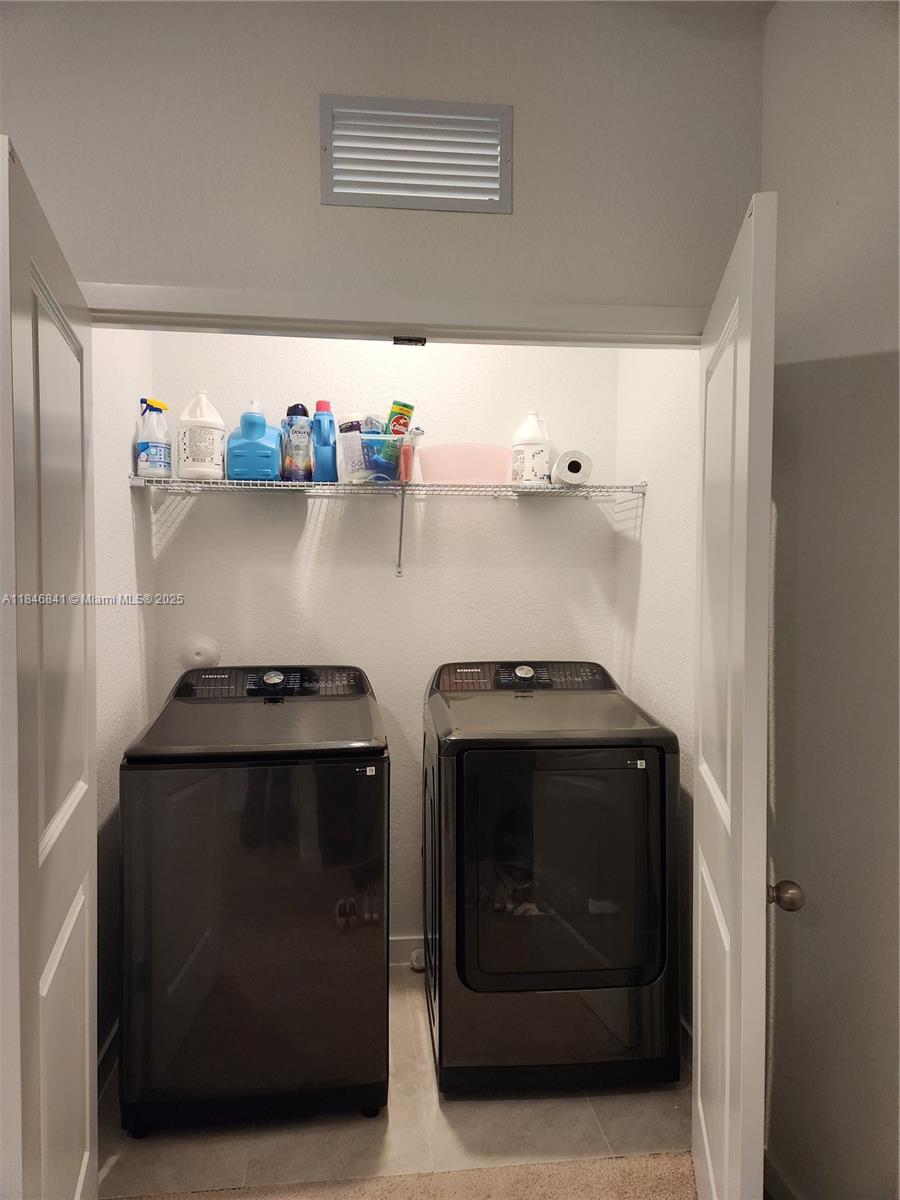 HIGHLAND OAKS - Residential Lease