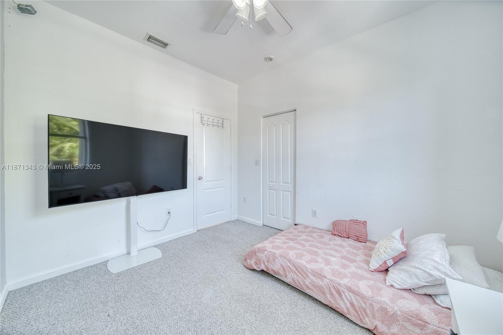 PORTOFINO BAY - Residential