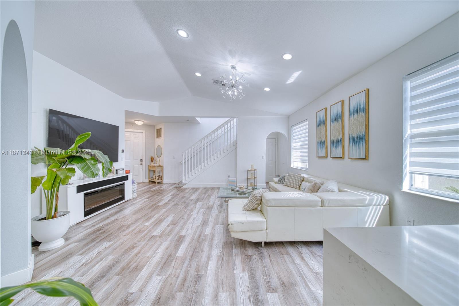 PORTOFINO BAY - Residential