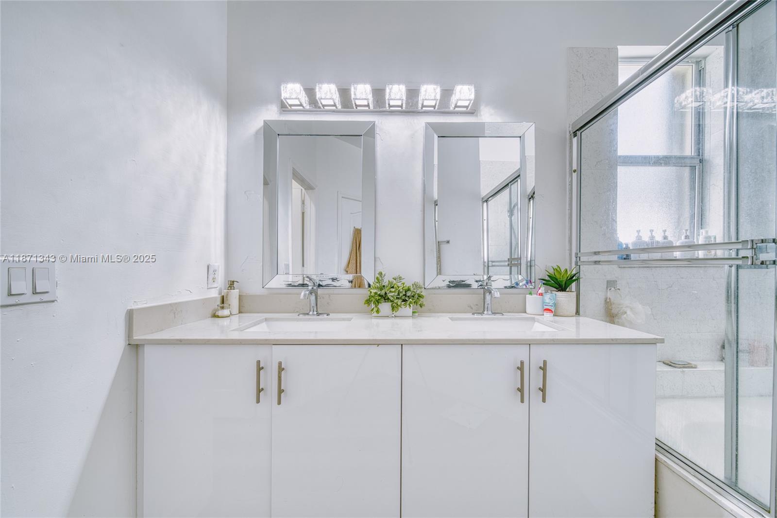 PORTOFINO BAY - Residential