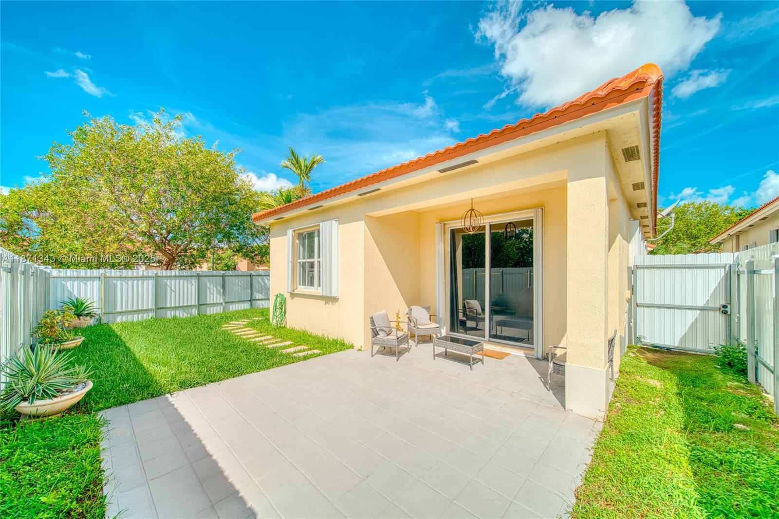 PORTOFINO BAY - Residential