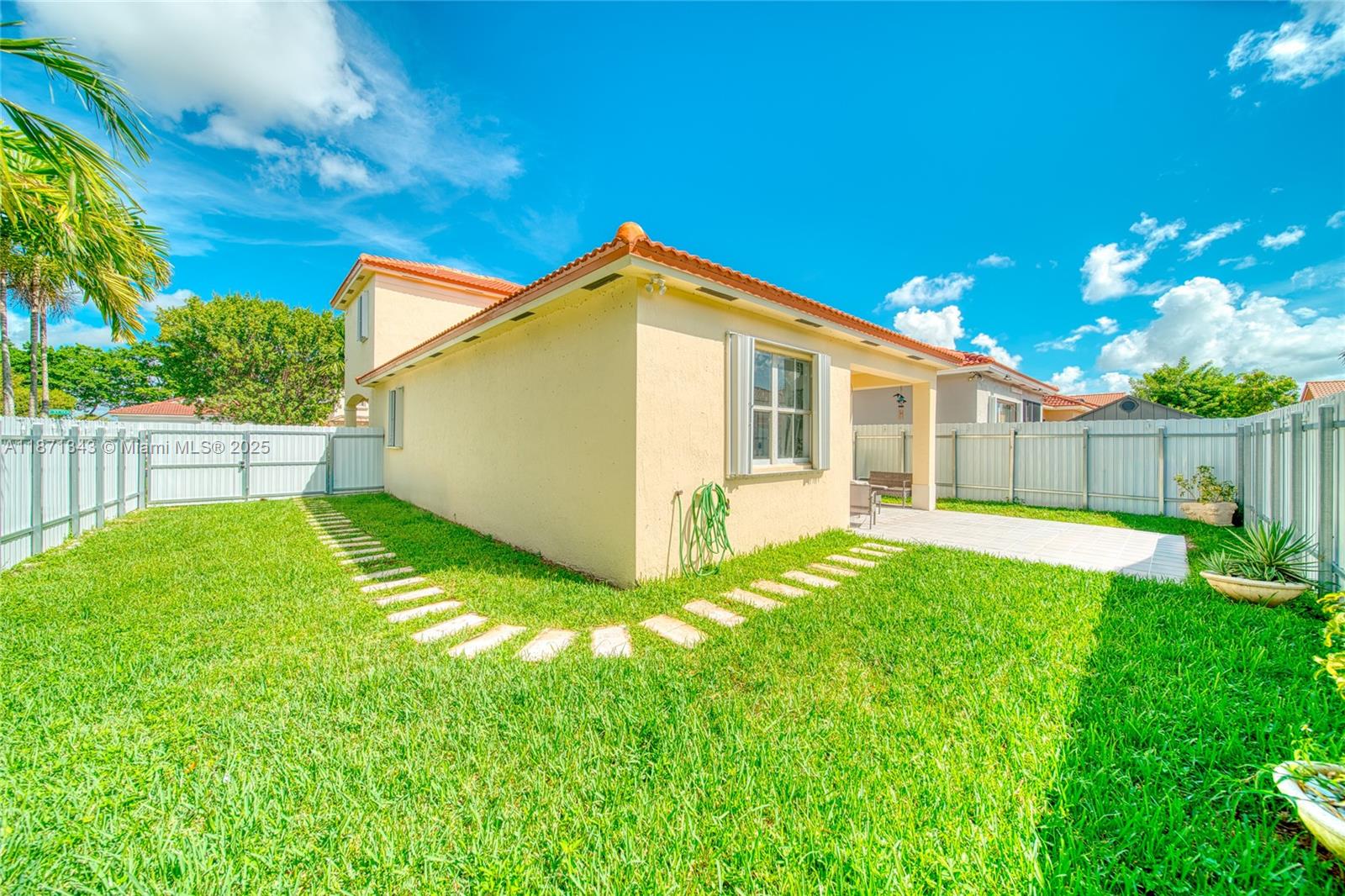 PORTOFINO BAY - Residential