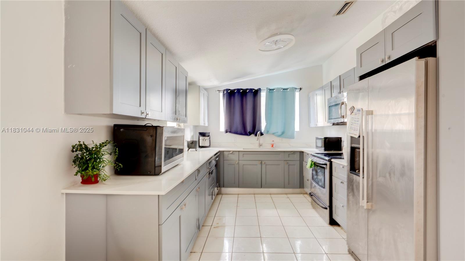 HIGHLAND MANOR SEC 5 - Residential