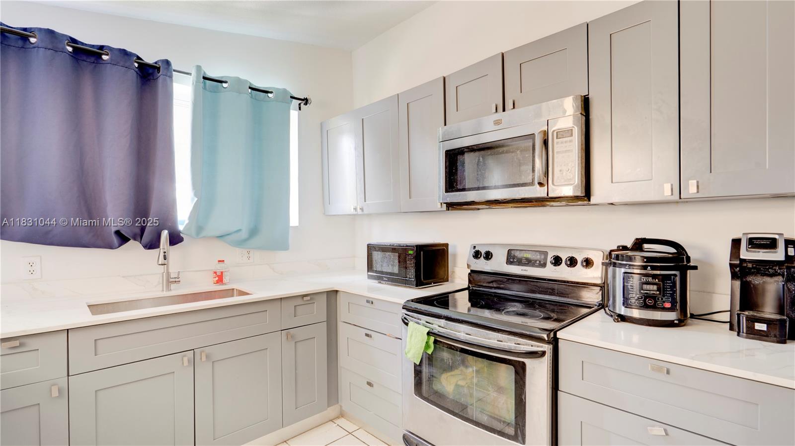 HIGHLAND MANOR SEC 5 - Residential