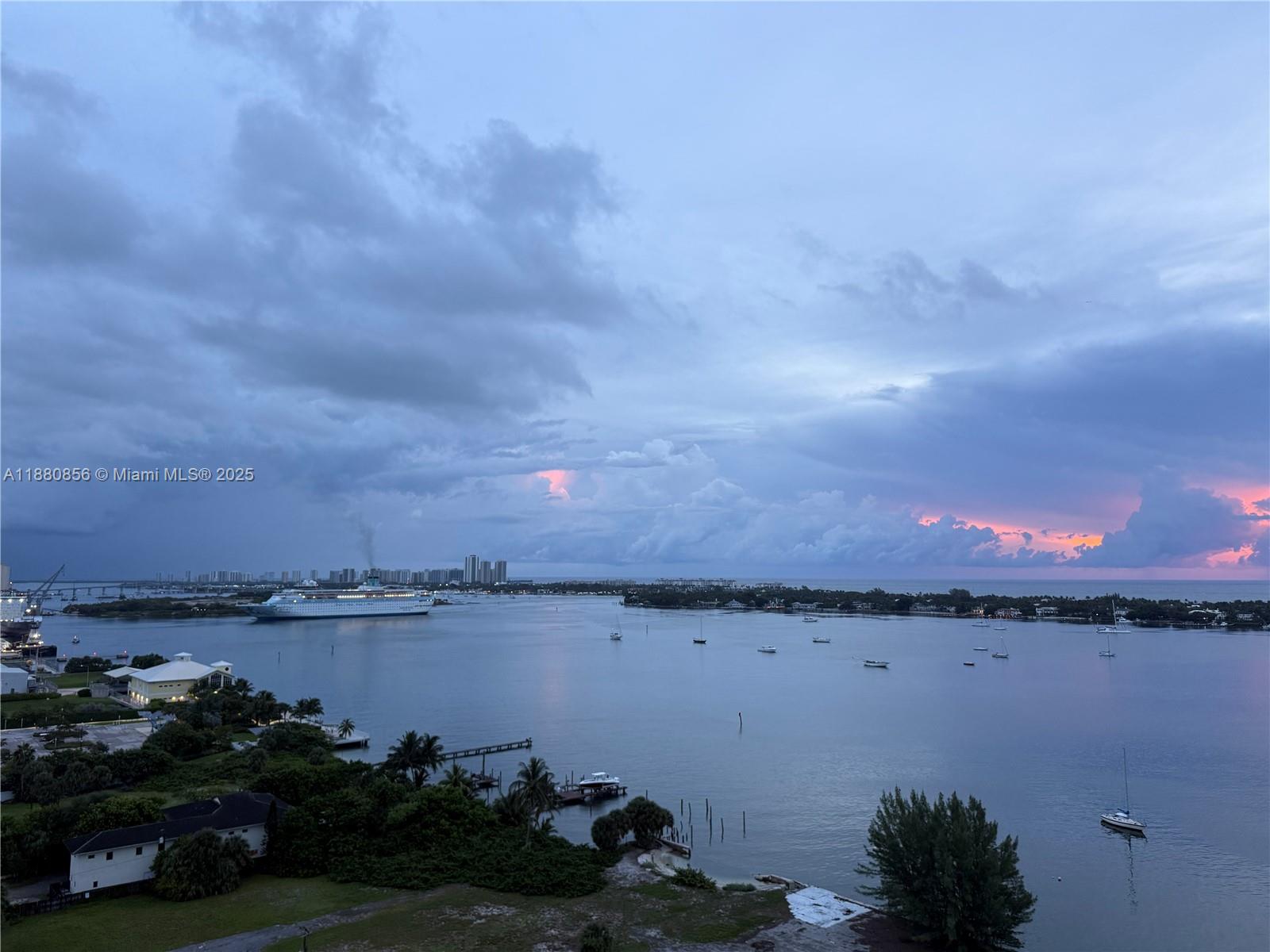 PALM BEACH HOUSE CONDO - Residential Lease