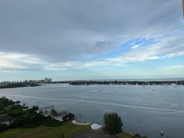 PALM BEACH HOUSE CONDO - Residential Lease