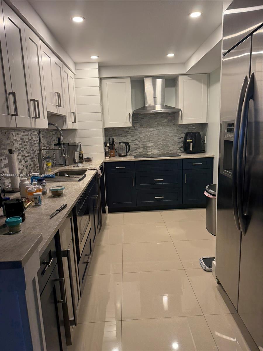 PALM BEACH HOUSE CONDO - Residential Lease