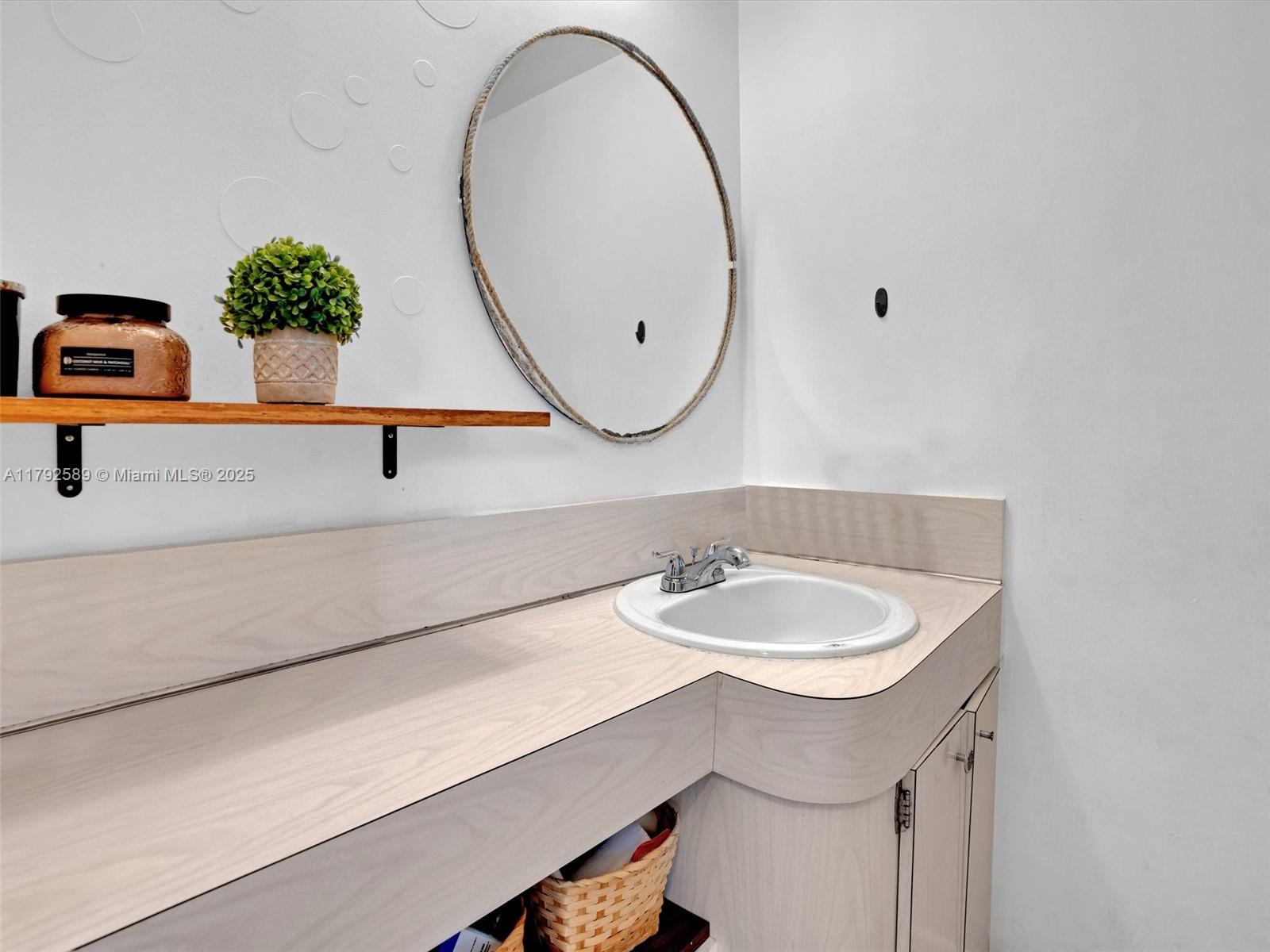 JADE WINDS GROUP - - Residential