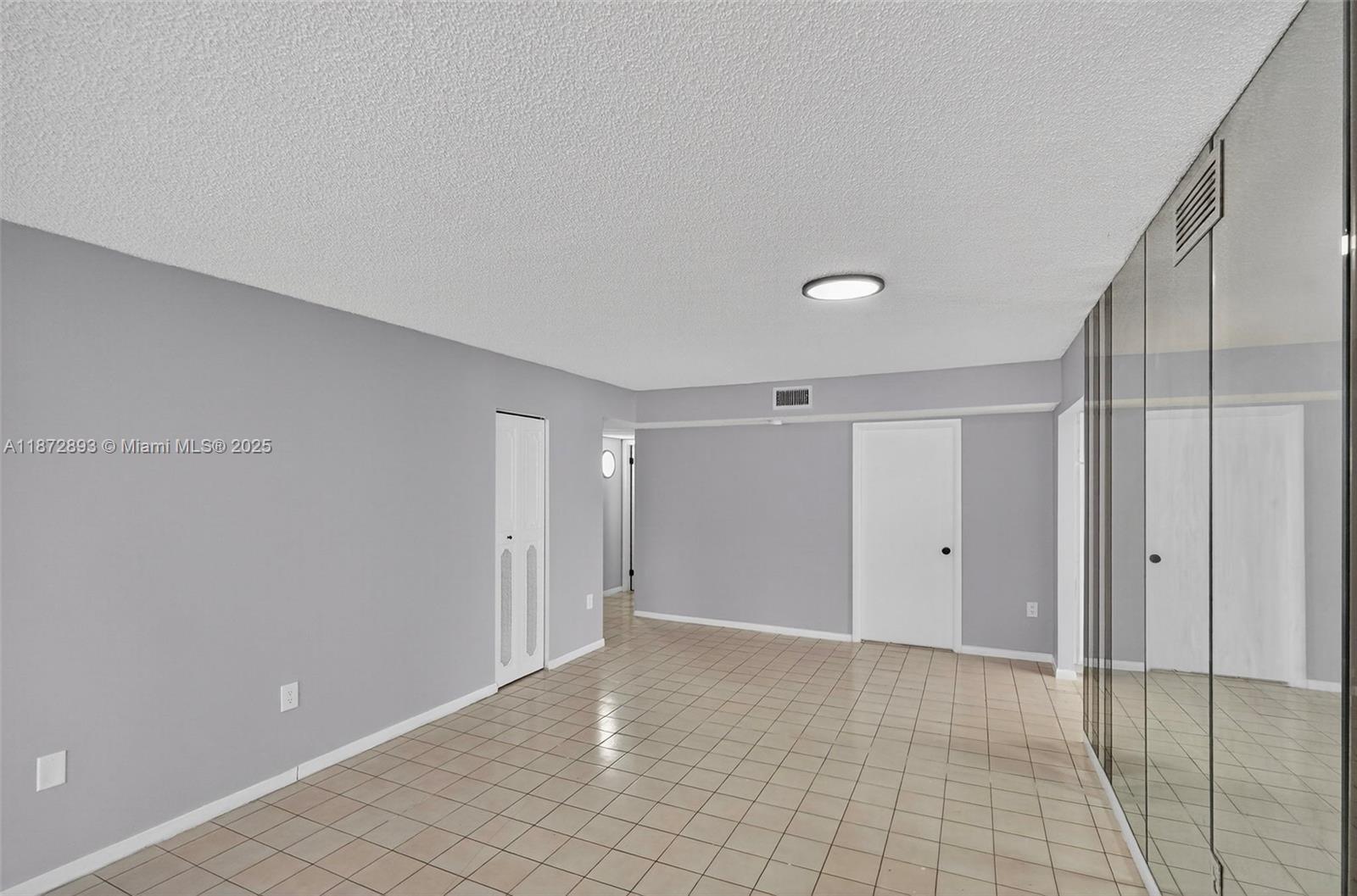 2924 Collins Avenue 501