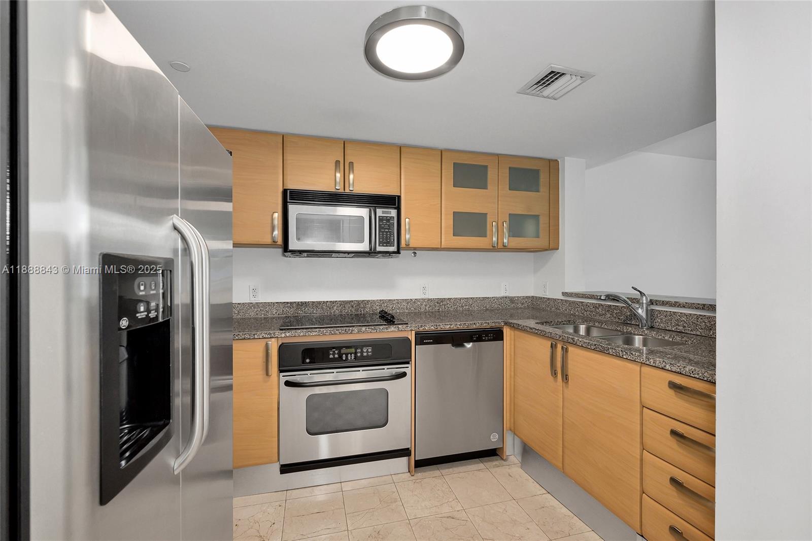 2101 BRICKELL AVENUE 905
