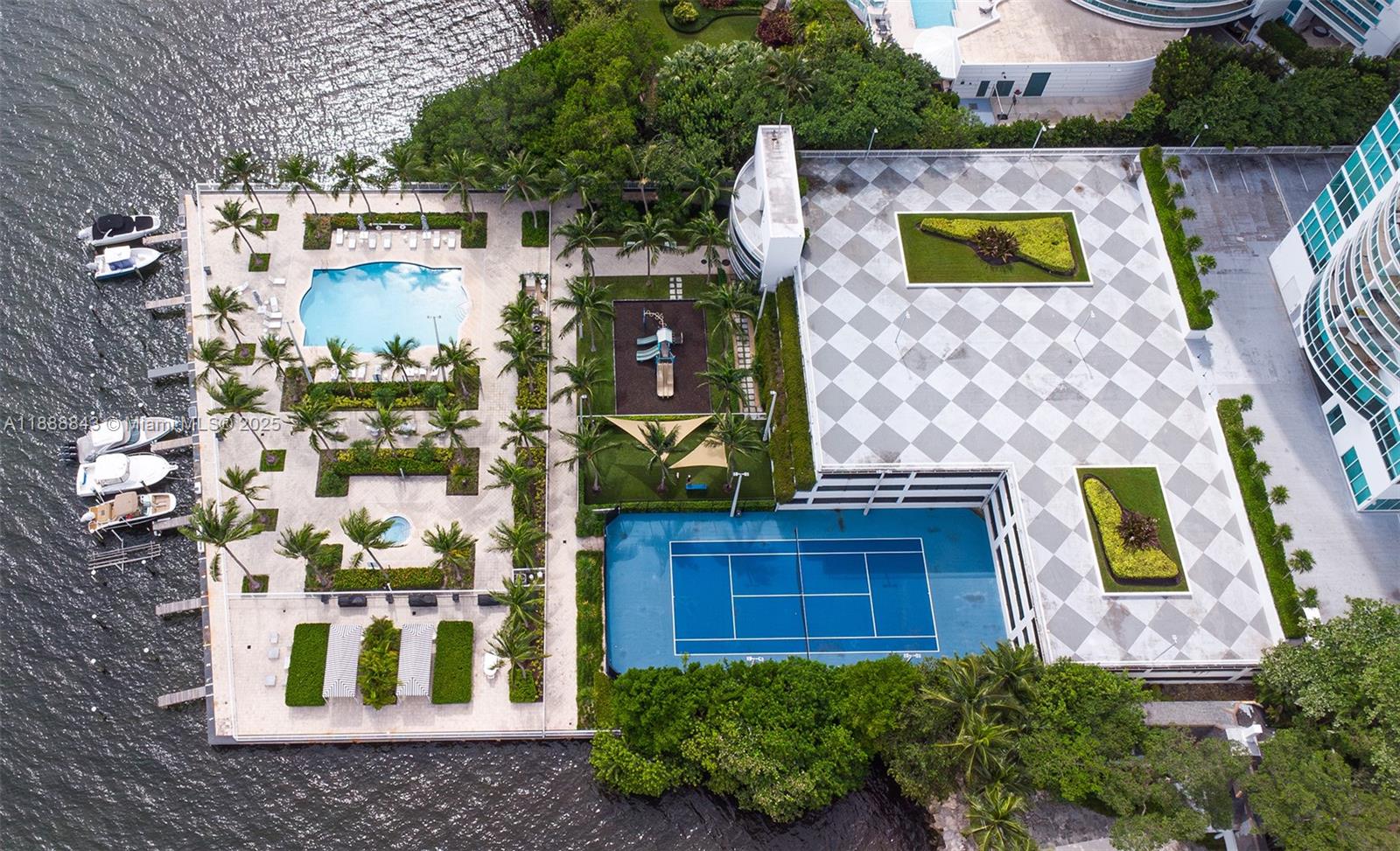 SKYLINE CONDO - Residential